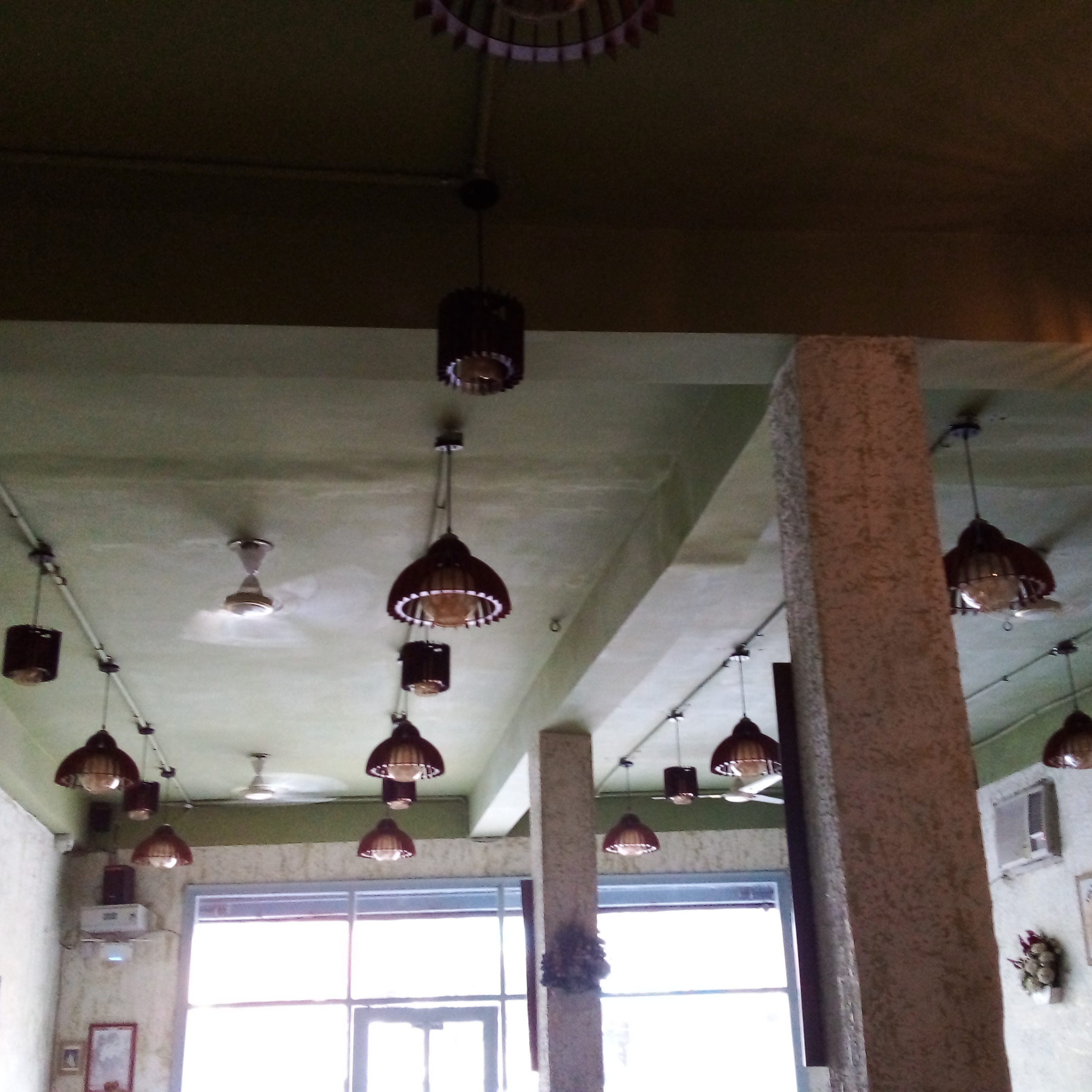 Laziz Restaurant